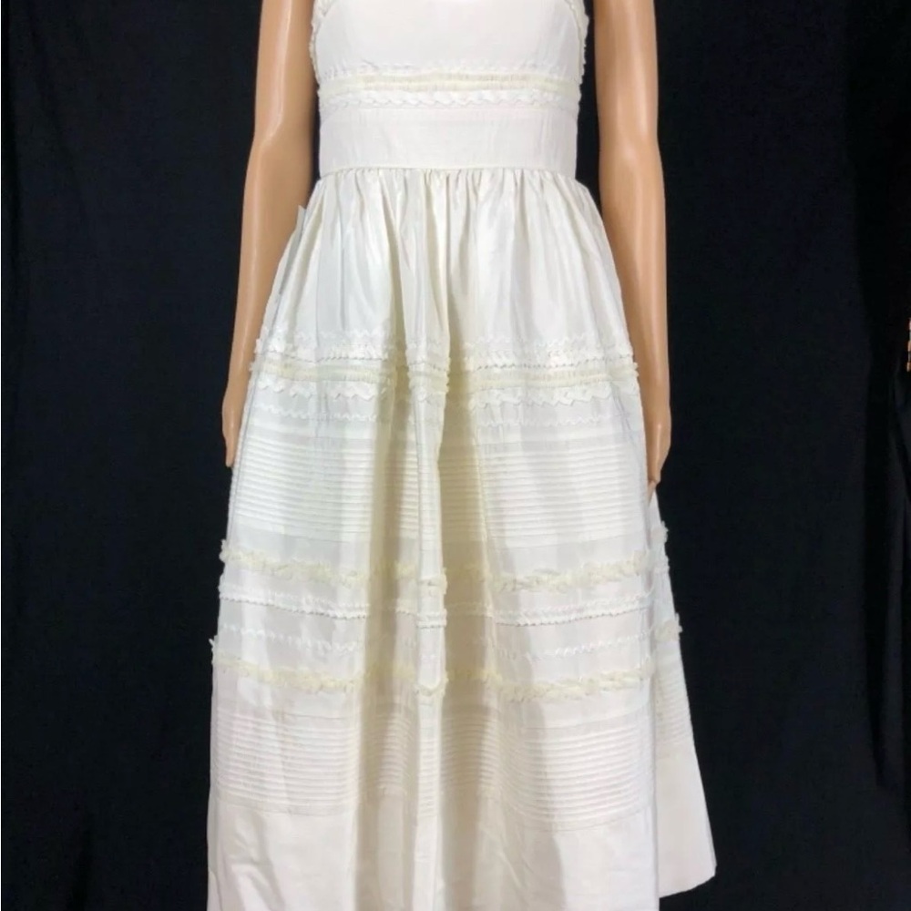 Stylish White Sleeveless Dress